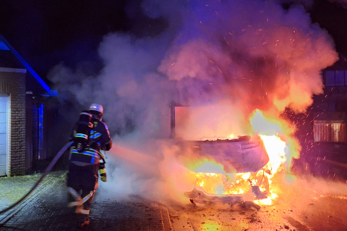 Bocholt – Transporter brennt in der Nacht 