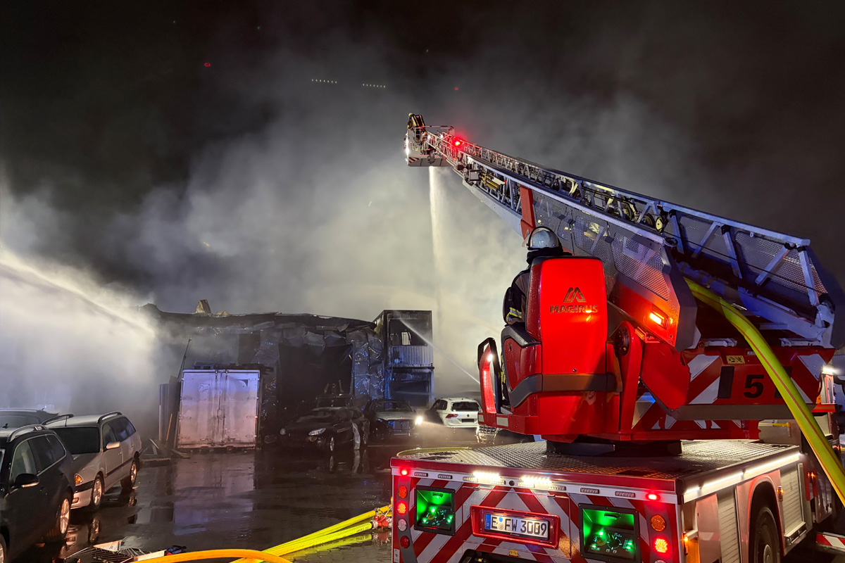 Essen – Großbrand in Kfz-Betrieb