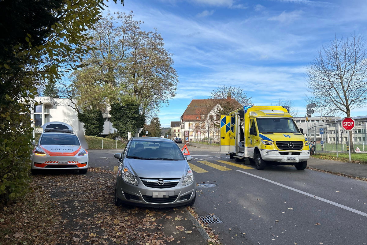 Niederuzwil SG – Velofahrer nach Kollision mit Auto verletzt