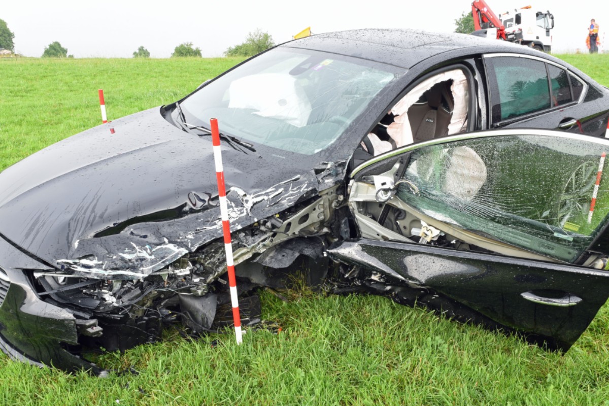 Sempach LU - Kontrolle über Auto verloren und Unfall verursacht