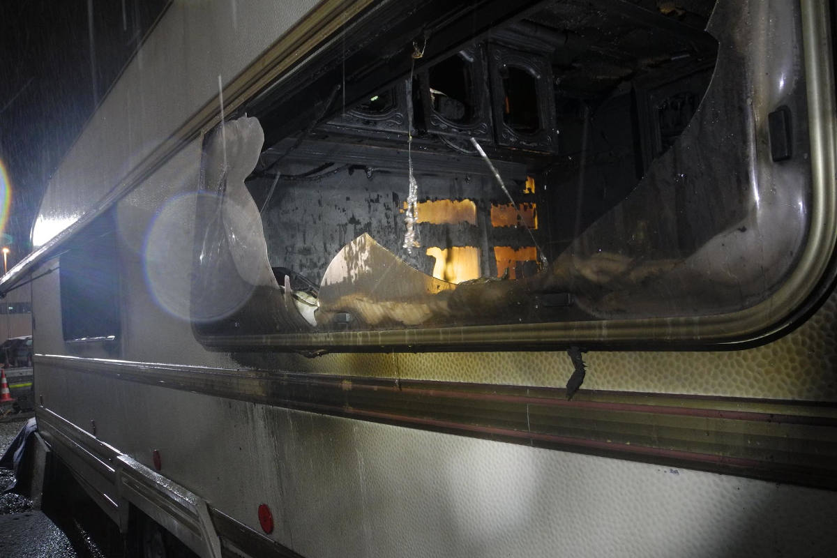 Siebnen SZ – Brand eines Wohnwagens