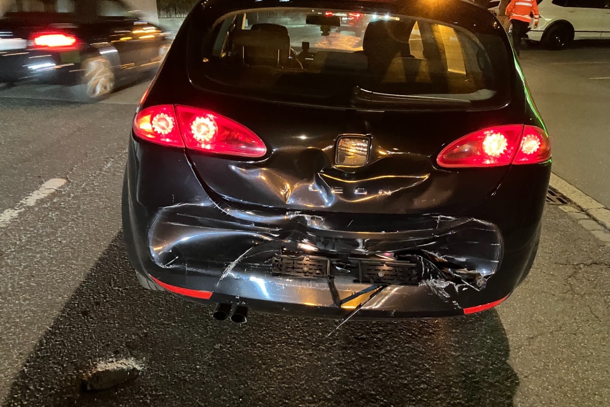 Netstal GL - Auffahrunfall nach Unaufmerksamkeit