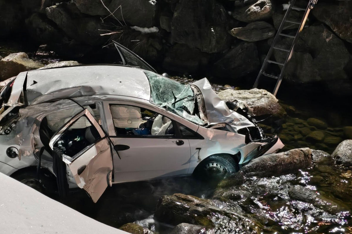 Galtür – Pkw stürzt nach Unfall in Bach