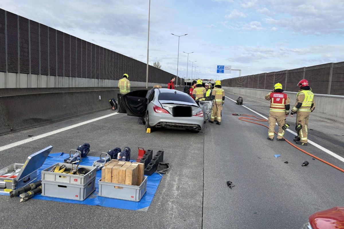 Tödlicher Unfall bei Korneuburg – Pkw prallt gegen Betonwand