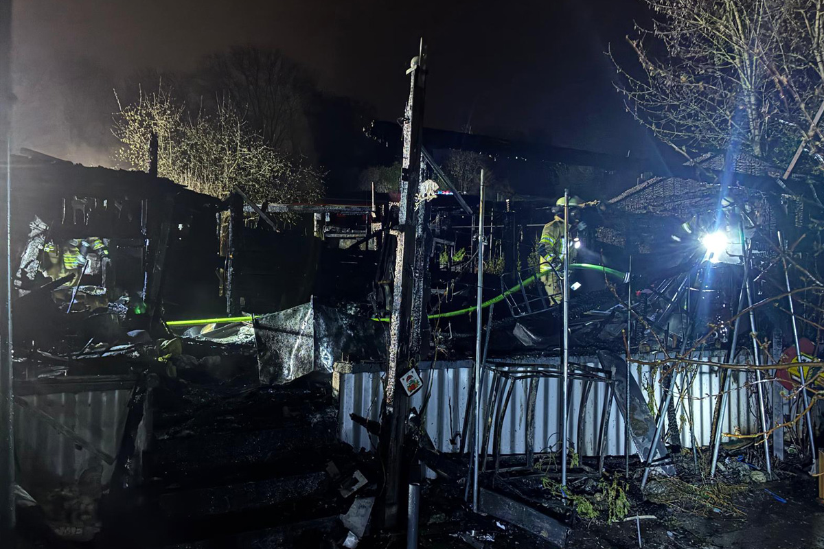 Remscheid – Gartenlaube brennt vollständig aus