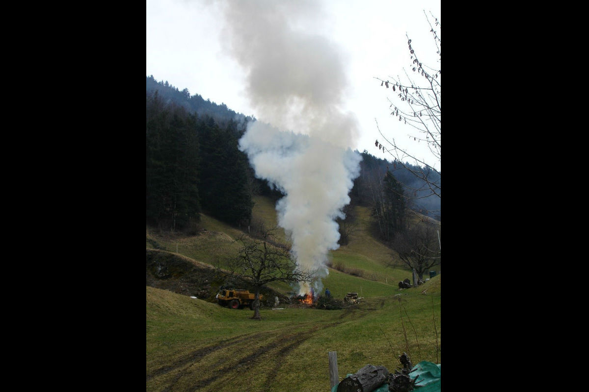 Achtung beim Feuern im Freien