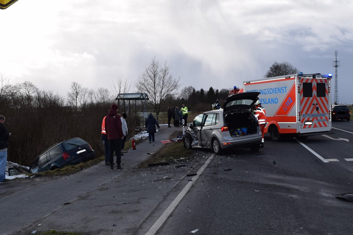 Sande – Drei Verletzte nach Vortrittsverstoß auf Kreuzung