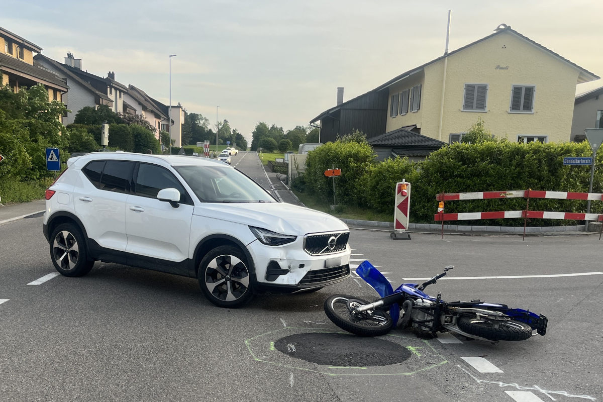 Hörhausen TG – Beim Abbiegen mit Motorradfahrer kollidiert