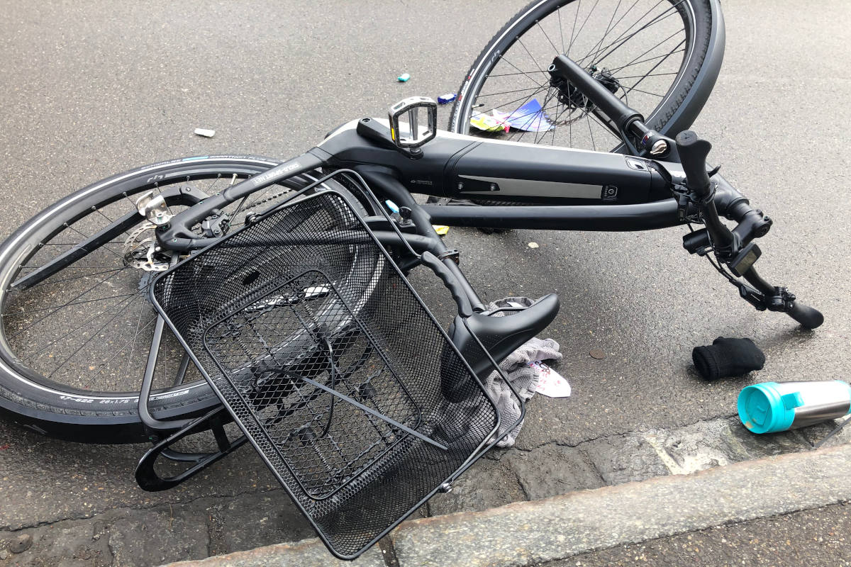 Selbstunfall in Näfels GL – E-Bike-Lenkerin nach Sturz im Spital