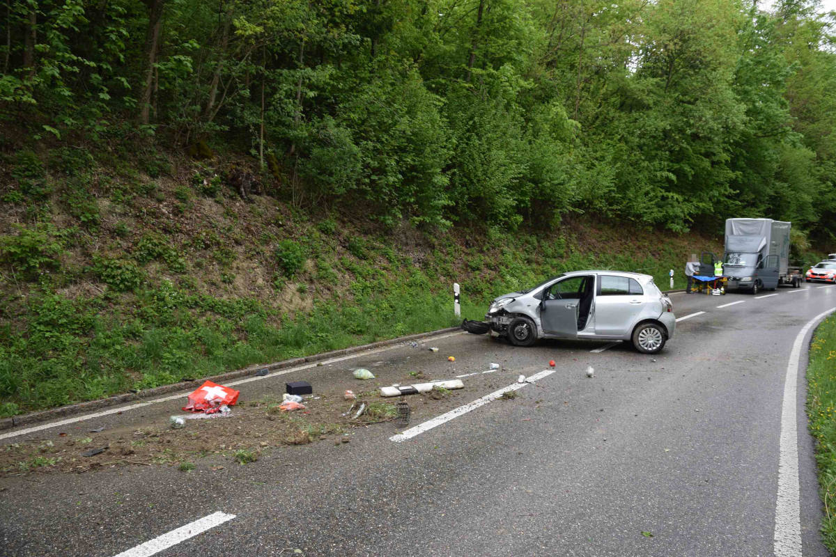 Schnottwil SO – Auto überschlägt sich bei Selbstunfall