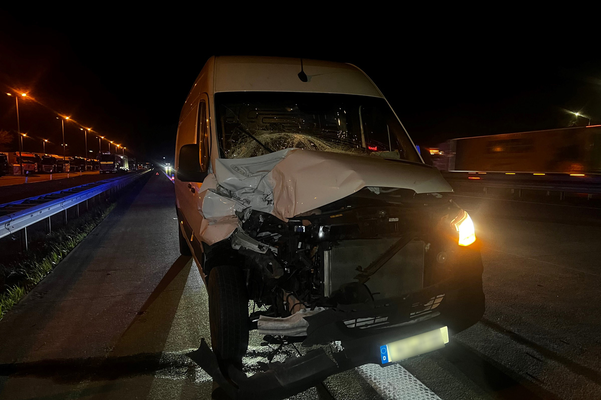 A1 Tiste – Unfall von Pkw und Lkw durch Sekundenschlaf