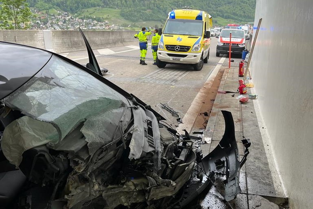 Mols SG  - 77-Jährige verunfallt bei Raischibetunnel
