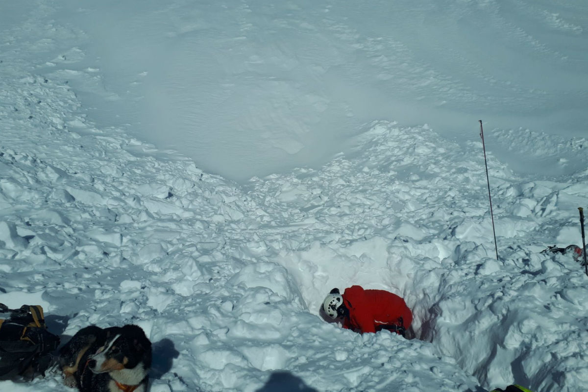 Wiler/Lauchernalp VS - Vater wird von einer Lawine verschüttet - Sohn ruft Hilfe