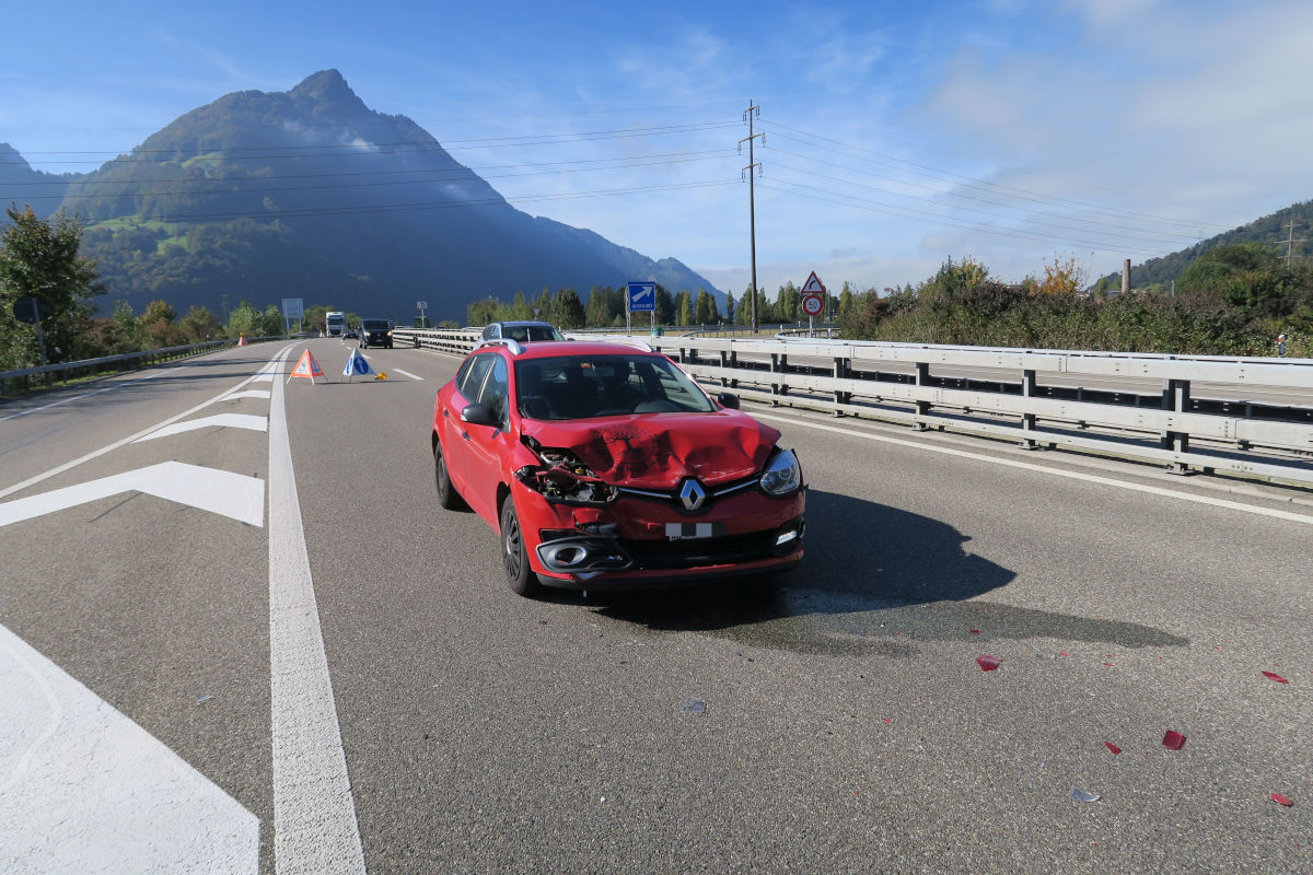 A3 Niederurnen – Bremsmanöver übersehen und Unfall verursacht