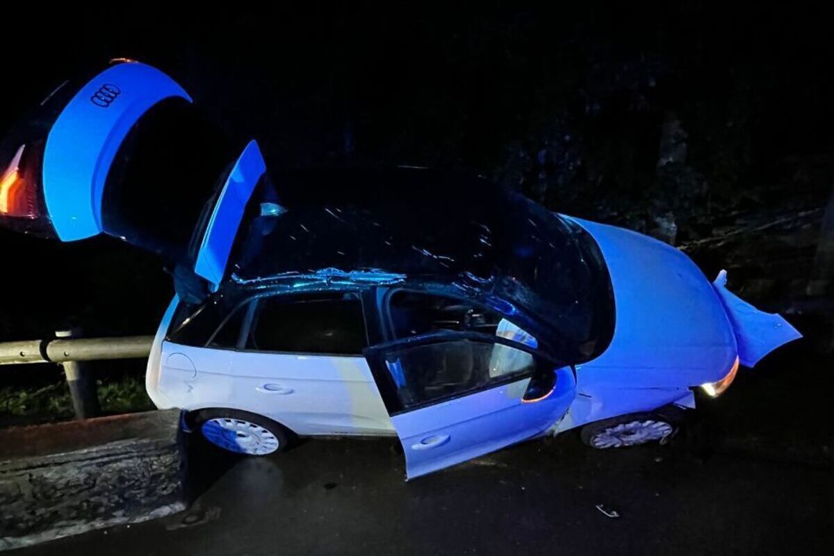 Val-de-Travers NE – Jugendliche mit gestohlenen Audis geflüchtet und verunfallt