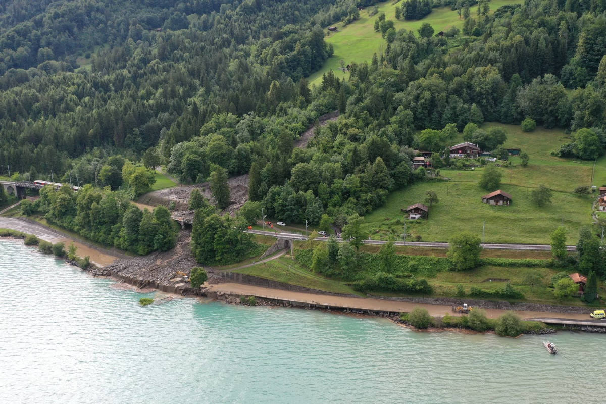 Brienz BE – Murgang sorgt für Sperrungen von Bahnstrecke und Hauptstrasse