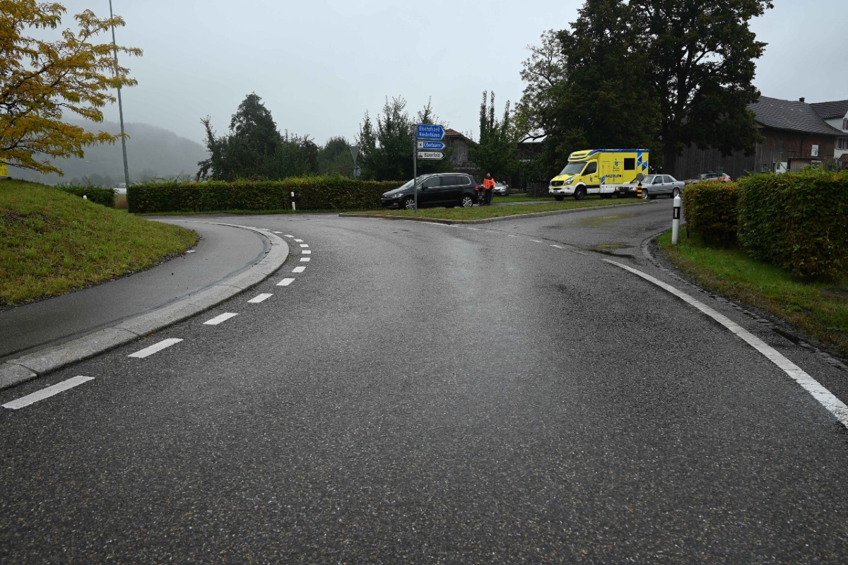 Oberbüren SG - Rollerfahrerin rutscht nach Bremsmanöver aus und verletzt sich