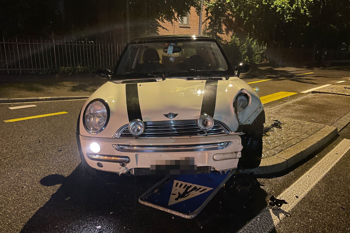 Frauenfeld TG - Mann baut mit seinem Mini unter Alkohleinfluss einen Unfall