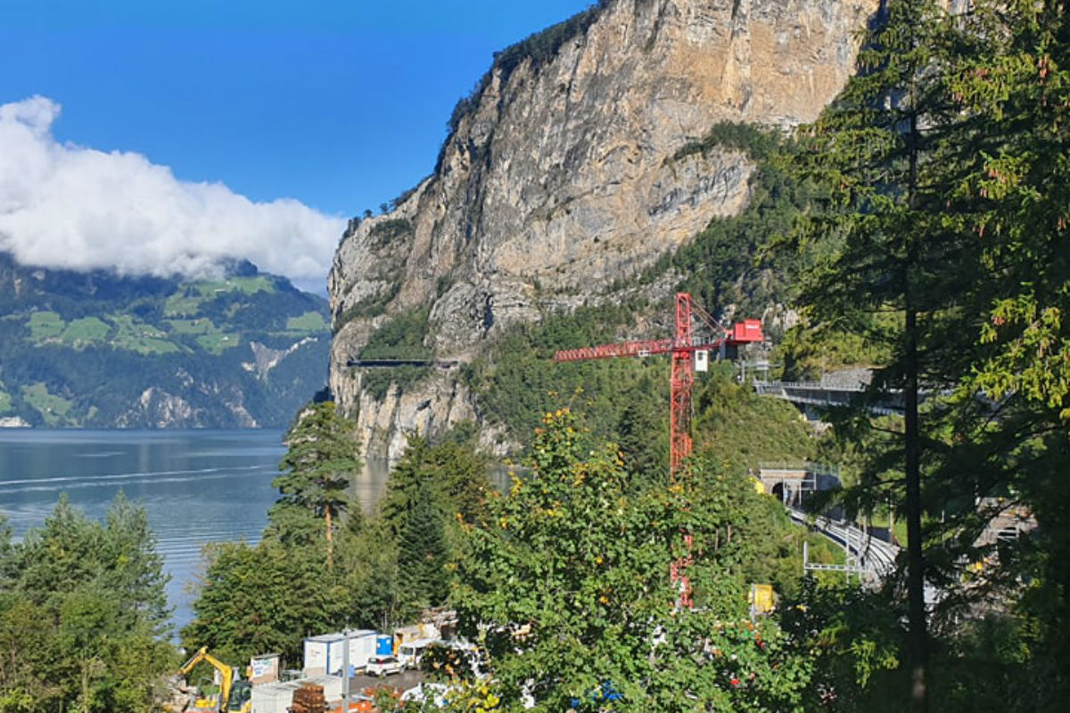 Sisikon UR - Axenstrasse nach einem Steinschlag gesperrt