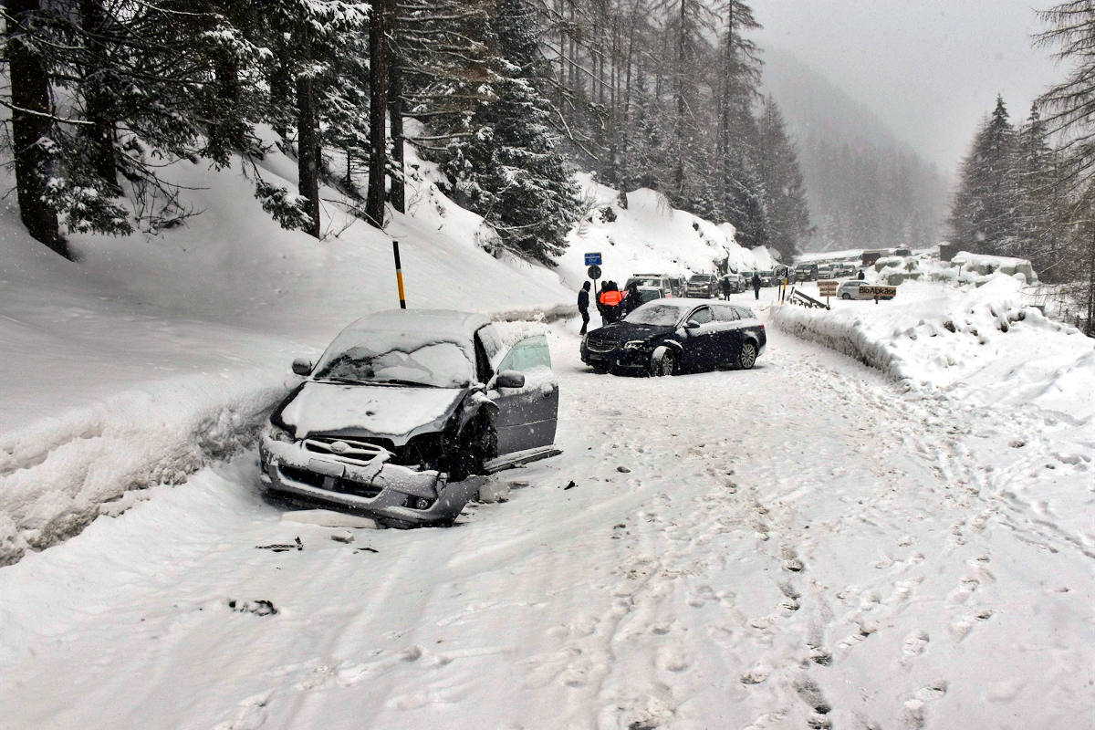 Mulegns und Nordbünden GR – Heftige Kollision zwischen zwei Autos