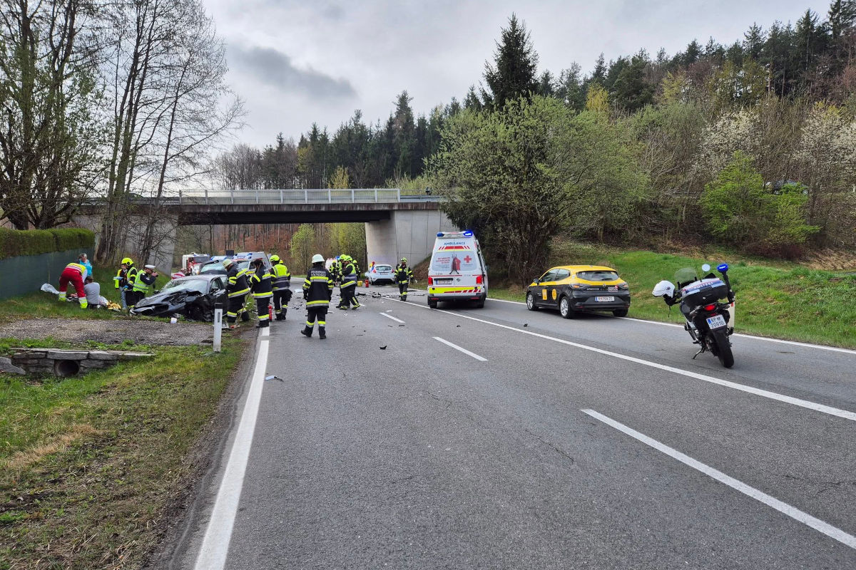 Villach – Zwei Verletzte nach Unfall auf Bundesstraße