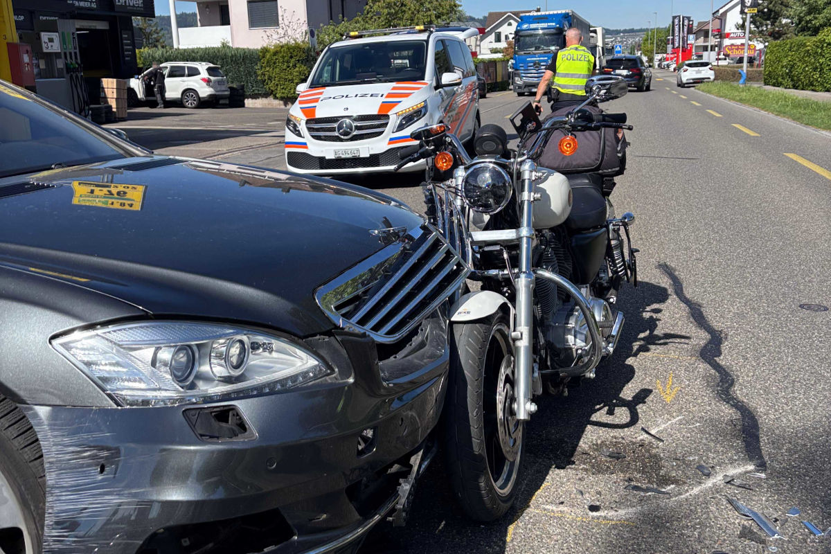 Wohlen AG – Vortritt missachtet und Unfall mit Motorrad verursacht