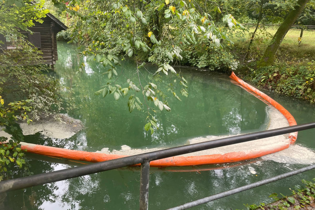 Cham ZG – Tank bei Unfall aufgerissen – Diesel ausgelaufen – Ölsperren errichtet