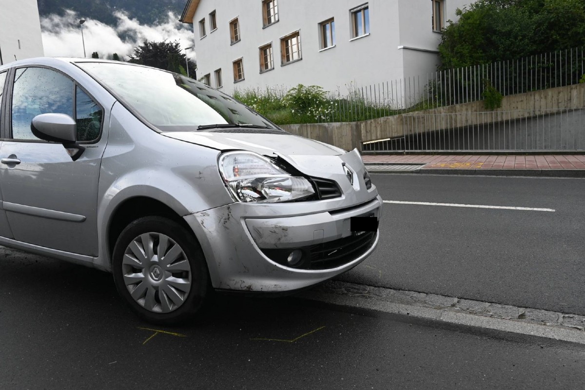 Unfall nach dem ein Persoenwagen in Schaan FL übersehen wurde