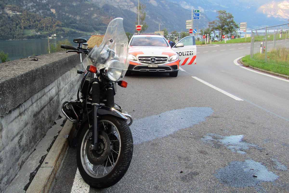 Mühlehorn GL - Heftiger Crash gegen die Mauer
