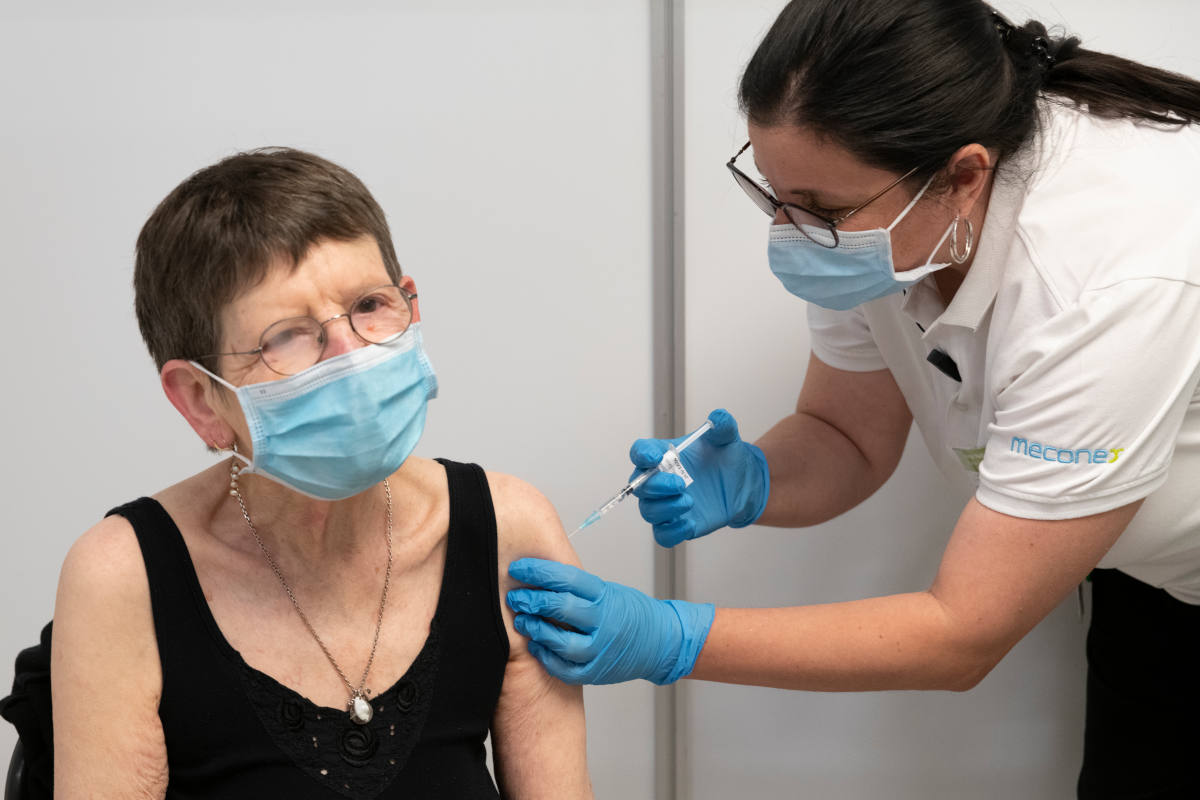 Coronavirus – Erste Person im Impfzentrum Basel geimpft