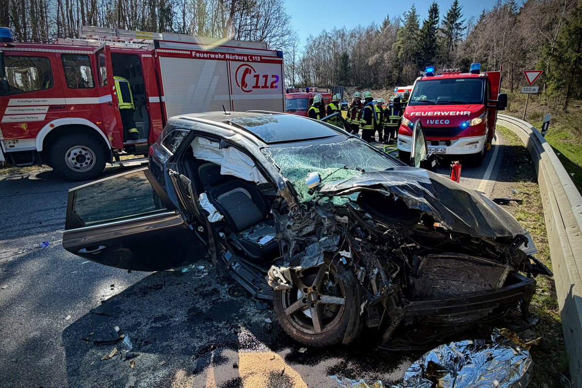 Herresbach – Drei Schwerverletzte nach frontaler Kollision