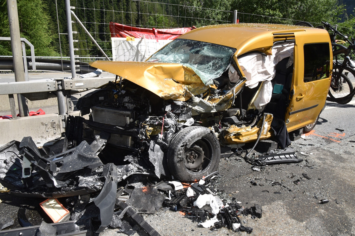 A13 Rongellen GR – Frontalkollision mit mehreren Verletzten führt zu Abbruch der Alpen Challenge