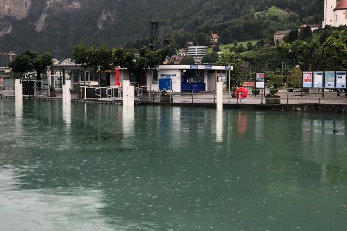 Kanton Uri - Hochwassersituation weiter entschärft, Lage am Vierwaldstättersee bleibt angespannt