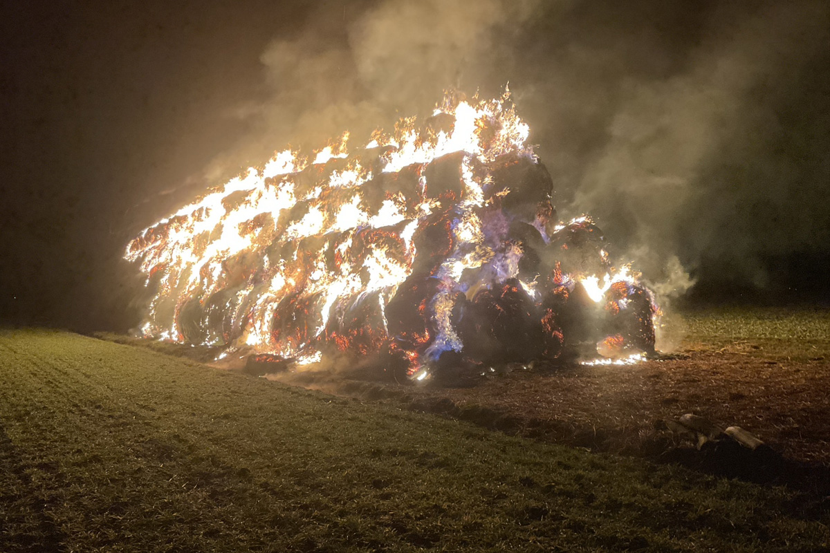 Dortmund – 310 Heuballen in Vollbrand