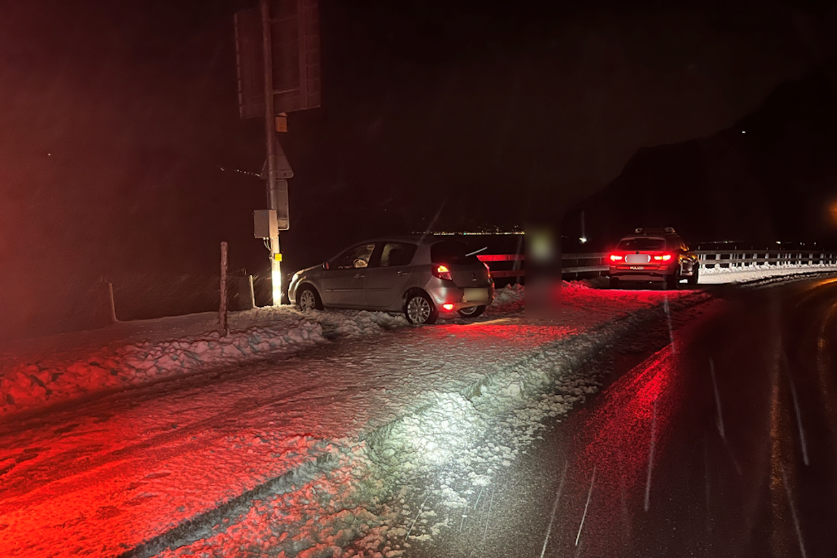 Sisikon UR – Ins Schleudern geraten und in Leitplanke gekracht