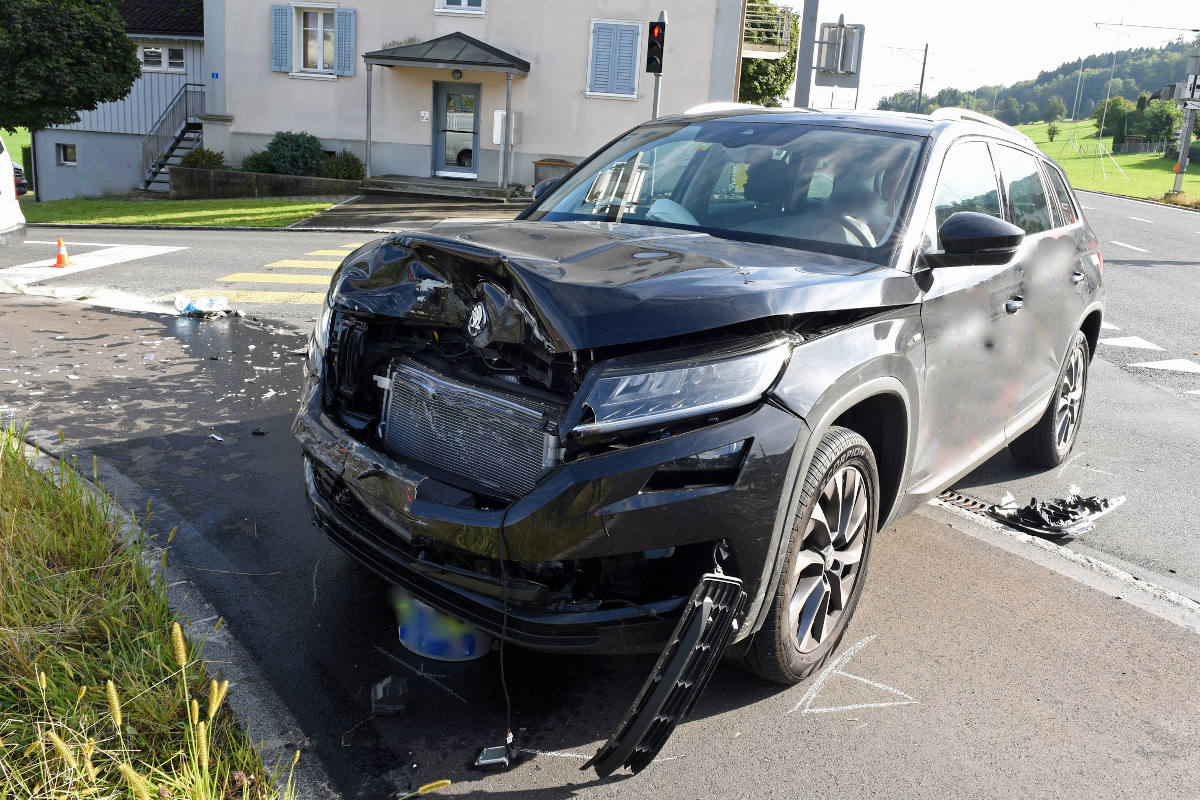 Hitzkirch LU – Kollision zwischen Auto und Lieferwagen