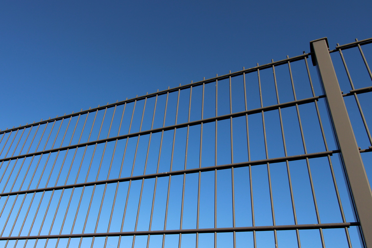 Wiesbaden – Bei Zaunüberstieg aufgespießt und schwer verletzt