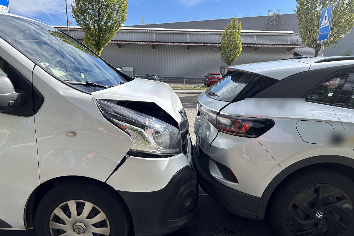 Abtwil SG – Unfall zwischen Lieferwagen und Auto