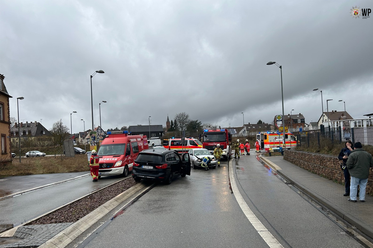 Enkenbach-Alsenborn – Fahrer (73) verursacht mehrere Unfälle