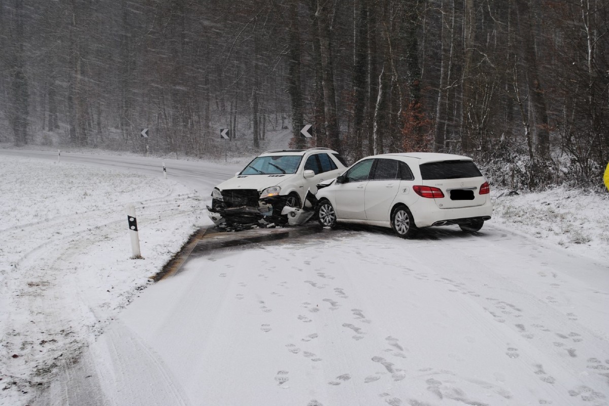 Ramsen SH - Frontalkollision auf schneebedeckter Strasse