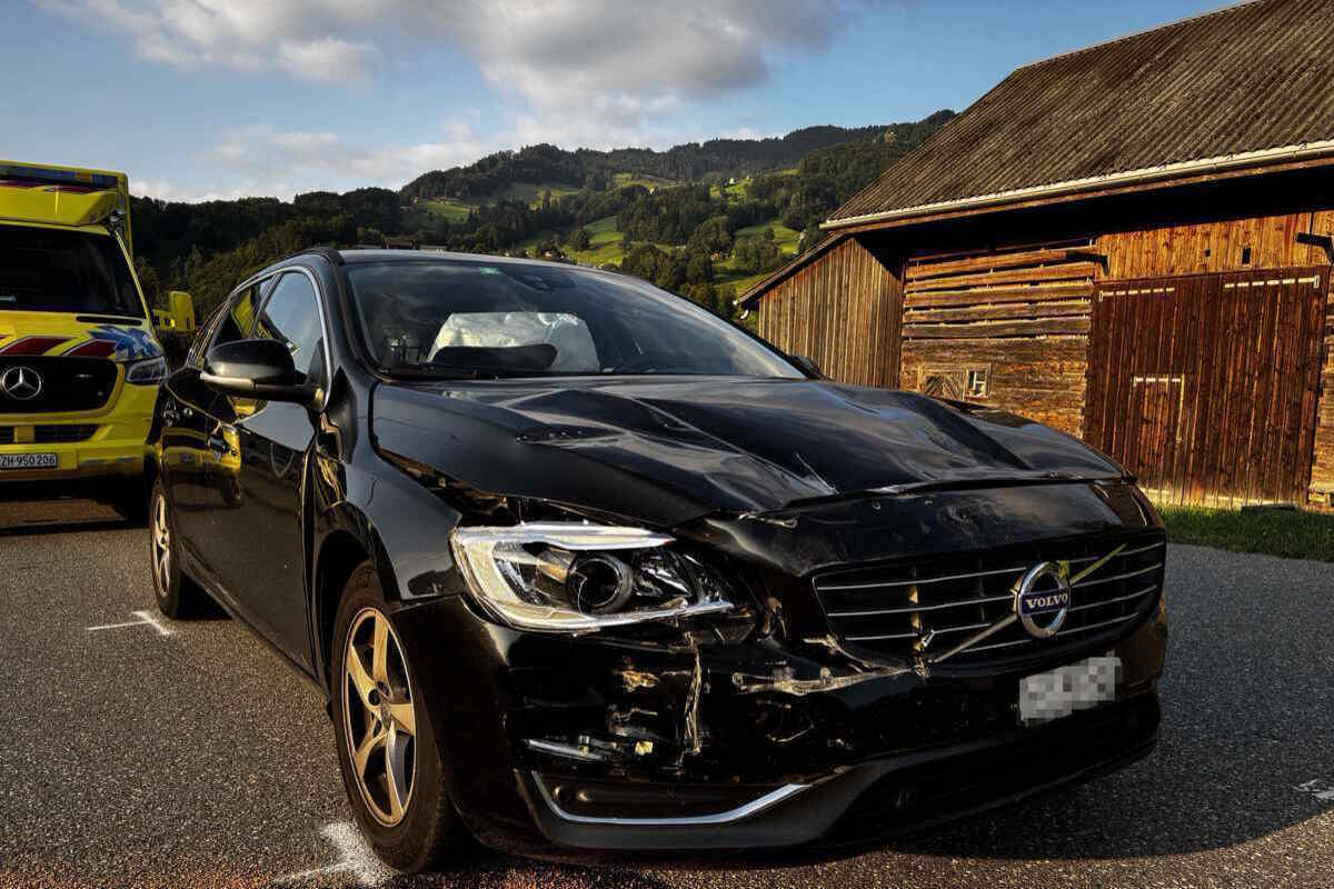 Rufi SG - Zwei Verletzte bei Auffahrkollision zwischen Autos und Lieferwagen