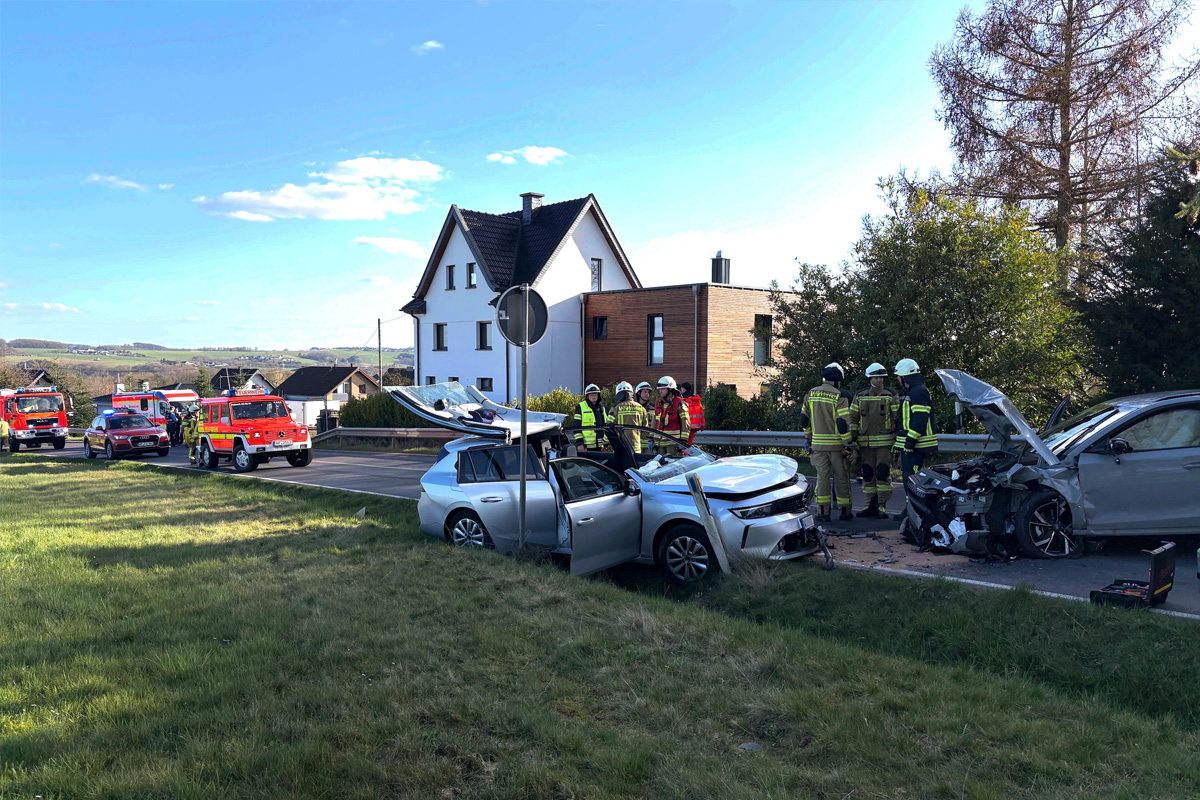 Etscheid – Unfall von drei Fahrzeugen mit vier Verletzten