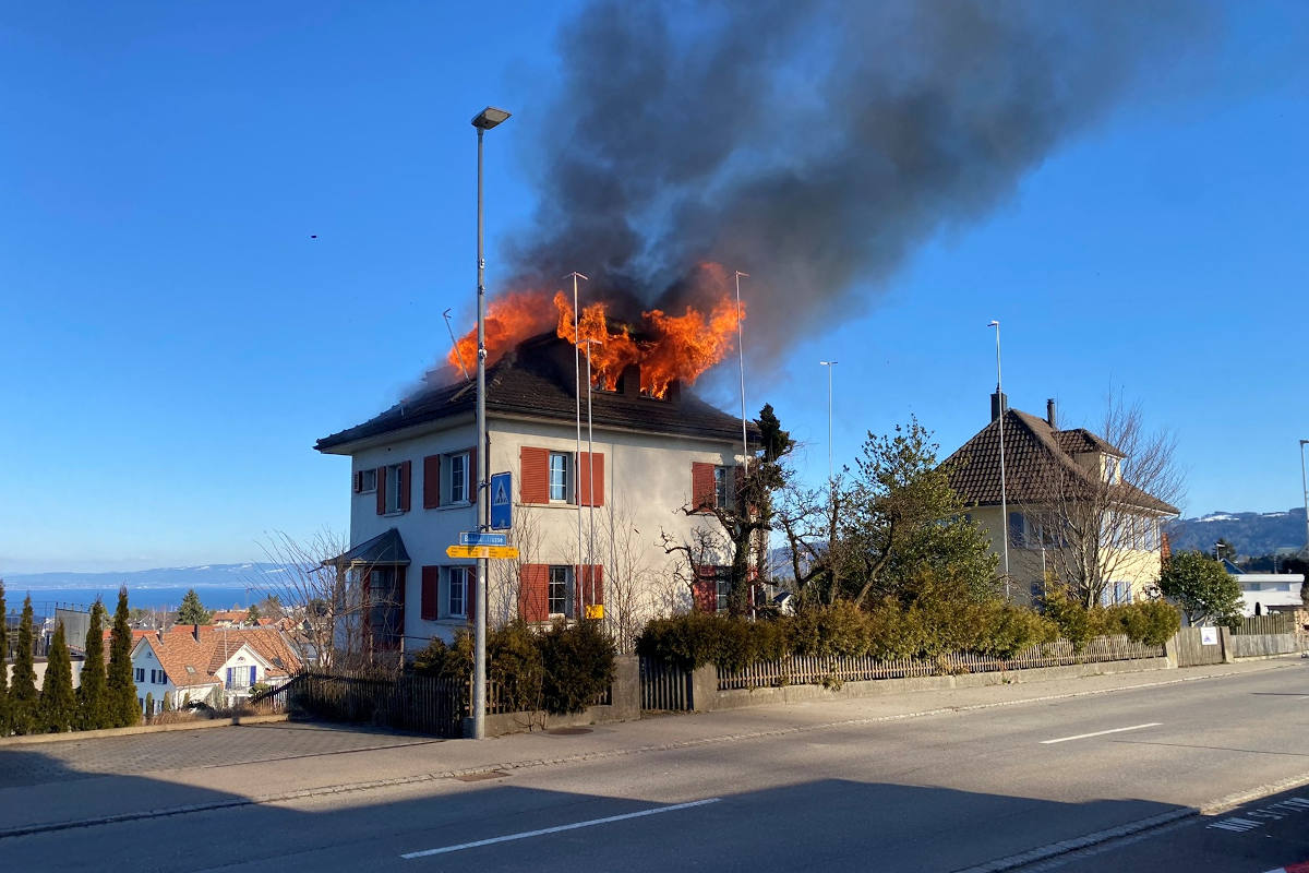 Freidorf TG – Dachstock eines Einfamilienhauses in Vollbrand