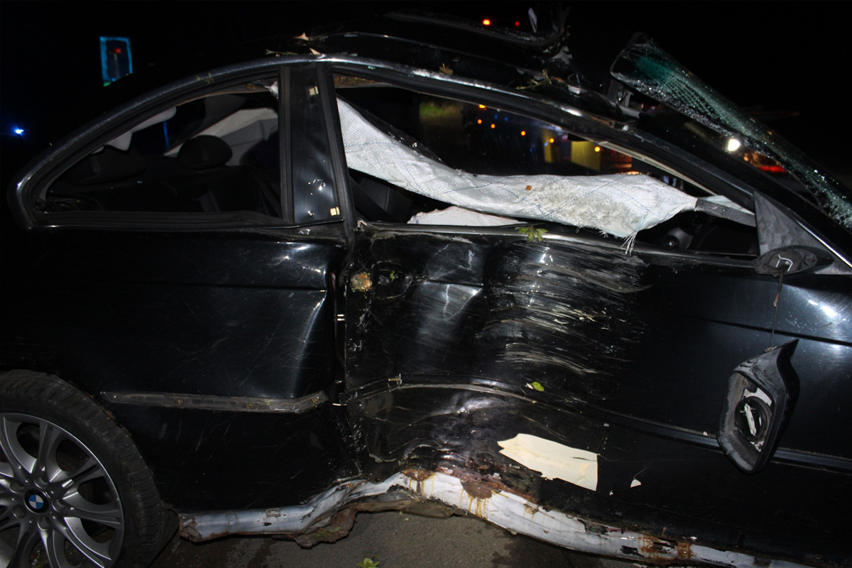 Hagen – BMW-Fahrer (20) prallt gegen Baum