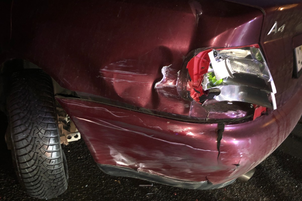 Fahrerflucht in Flörsheim-Dalsheim – Audi stark beschädigt