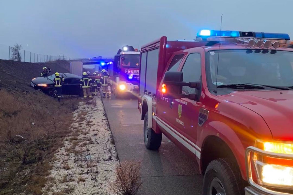 A5 Wilfersdorf – Auto kracht bei Unfall in Klein-Lkw