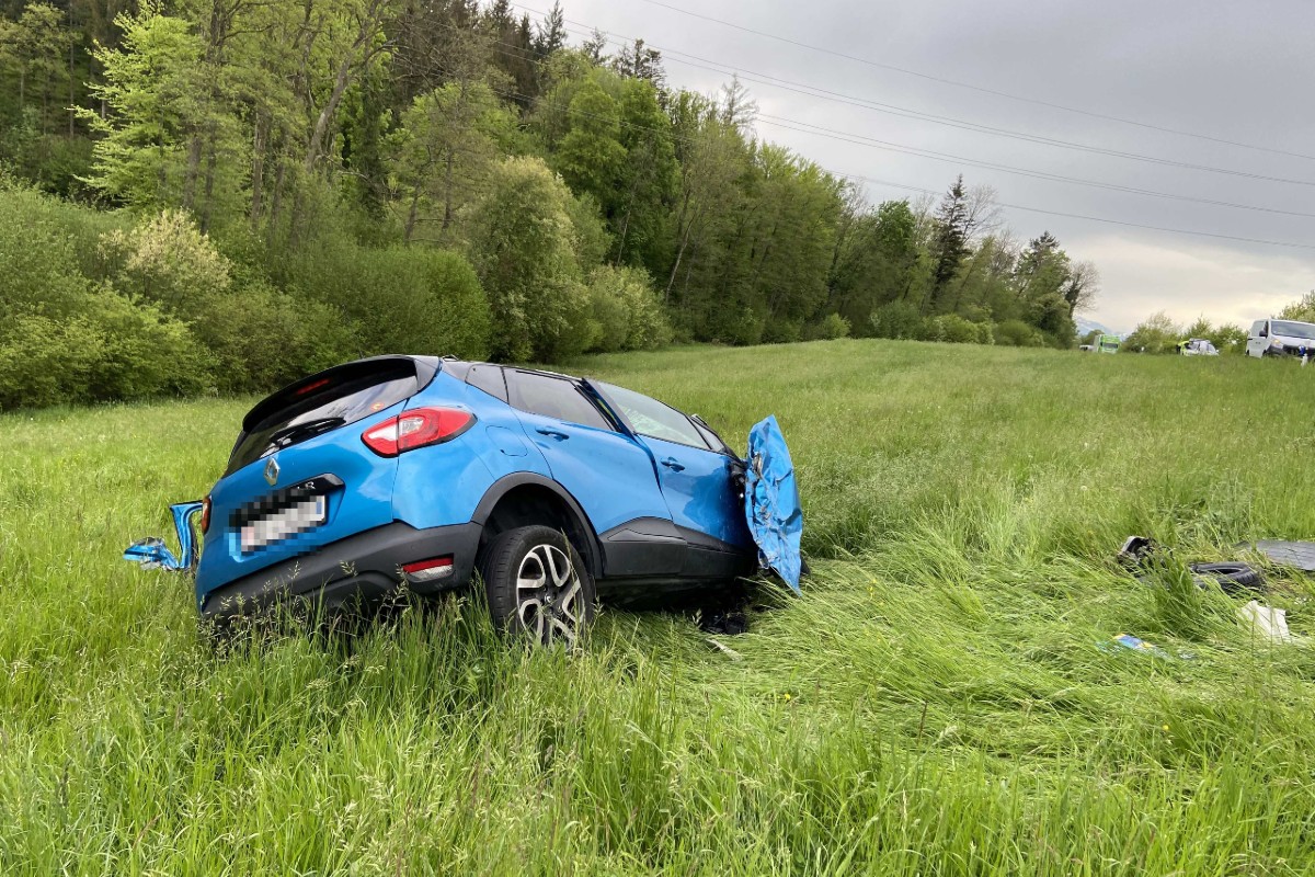 Drama in Hilfikon AG - Auf die Gegenfahrbahn geraten und mit Lastwagen kollidiert - tot!