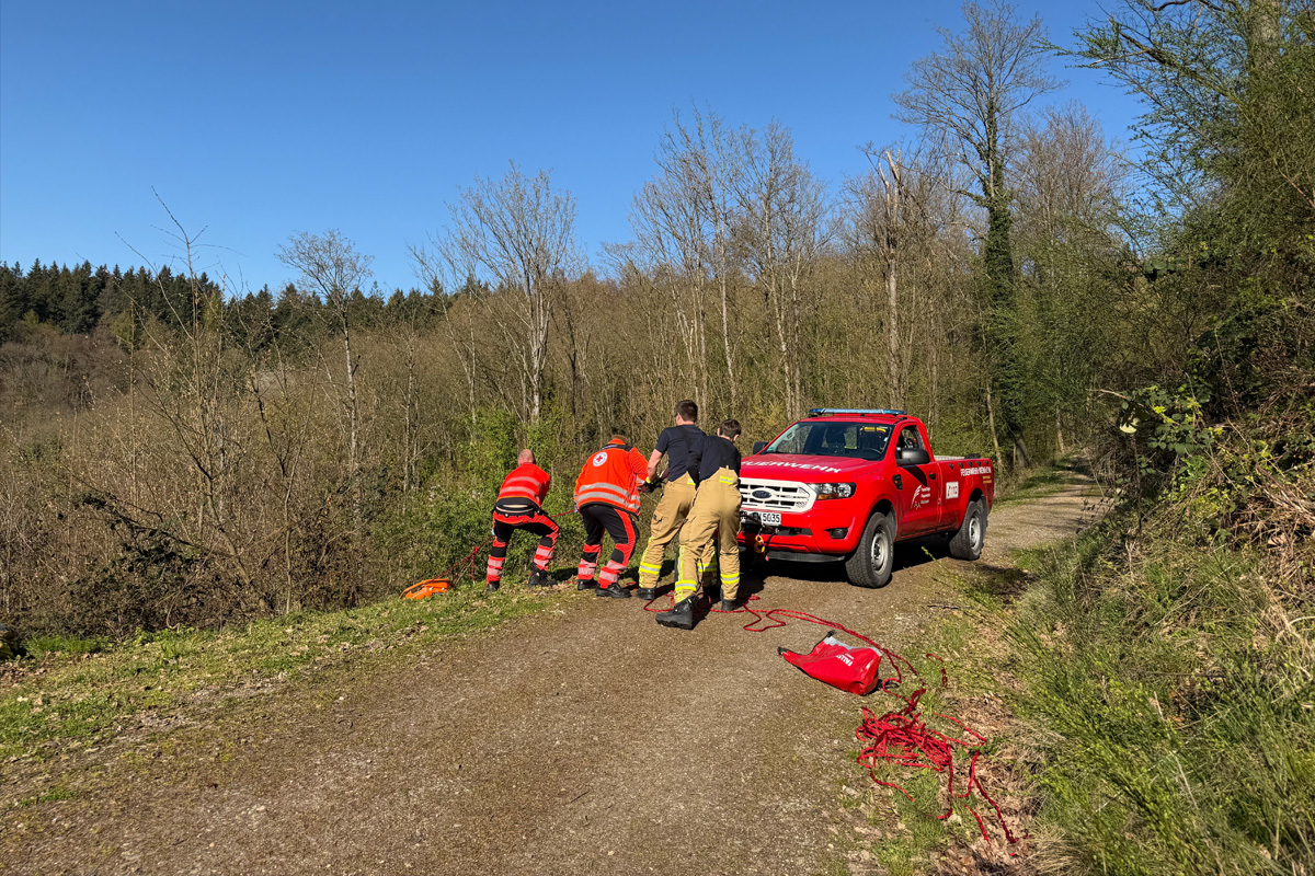 Weinheim – Spaziergänger aus steilem Gelände gerettet