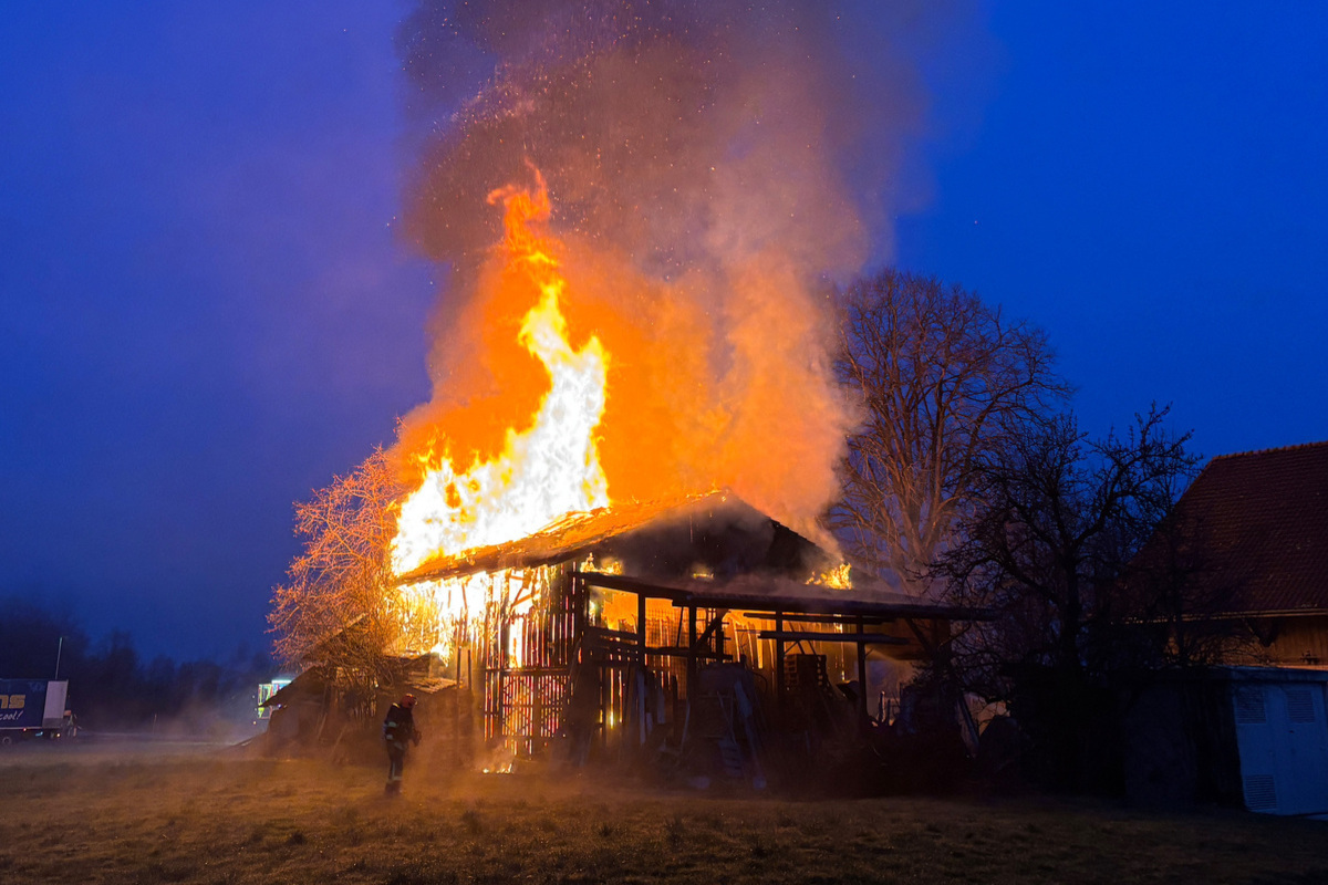 Bürglen TG – Holzscheune in Vollbrand