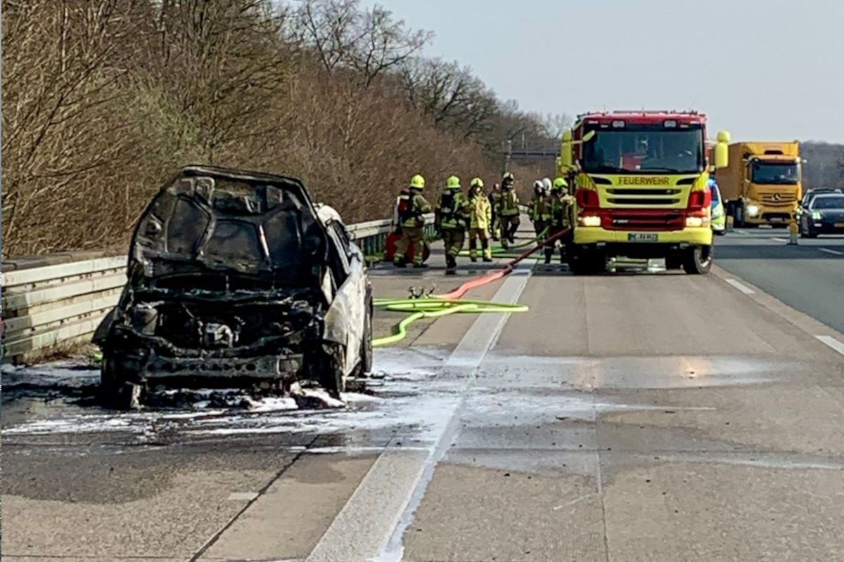 Breitscheid – Pkw gerät auf Autobahn 3 in Brand